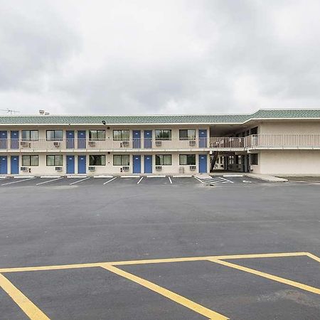 Motel 6 Kansas City, Mo - Airport Buitenkant foto
