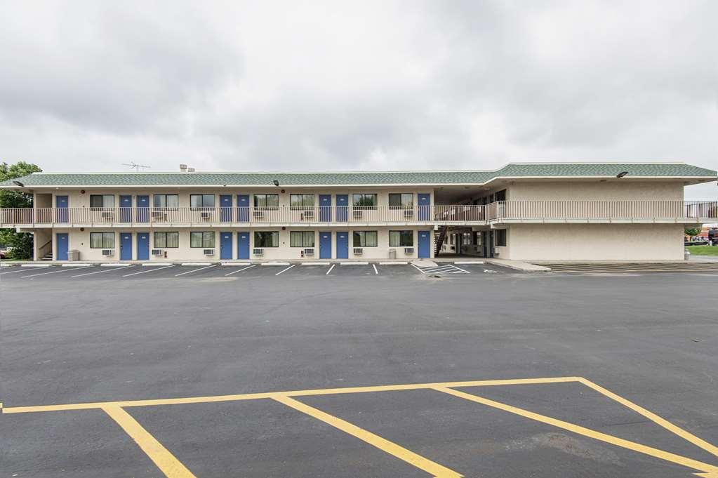 Motel 6 Kansas City, Mo - Airport Buitenkant foto