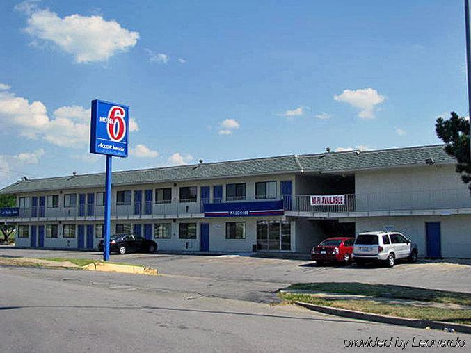 Motel 6 Kansas City, Mo - Airport Buitenkant foto