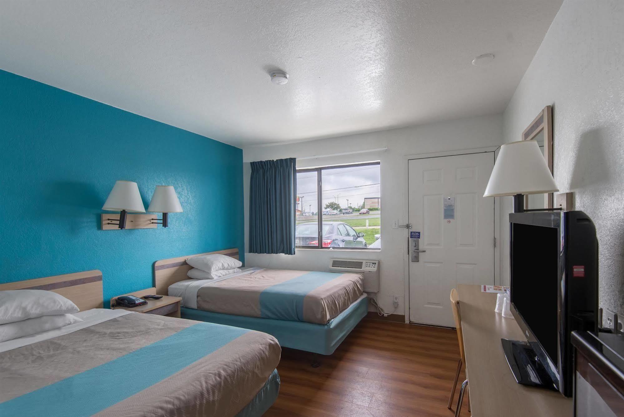 Motel 6 Kansas City, Mo - Airport Buitenkant foto