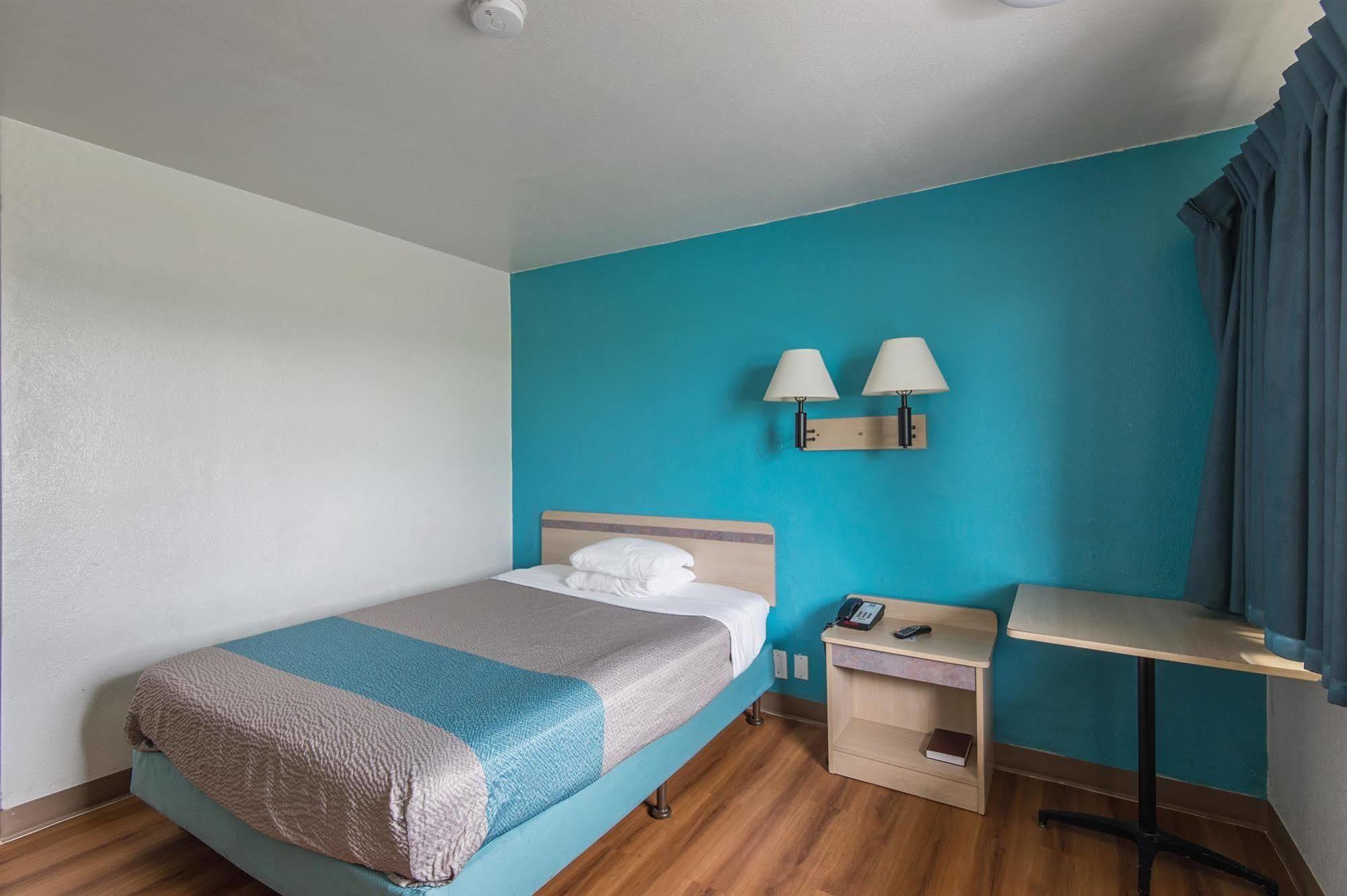 Motel 6 Kansas City, Mo - Airport Buitenkant foto
